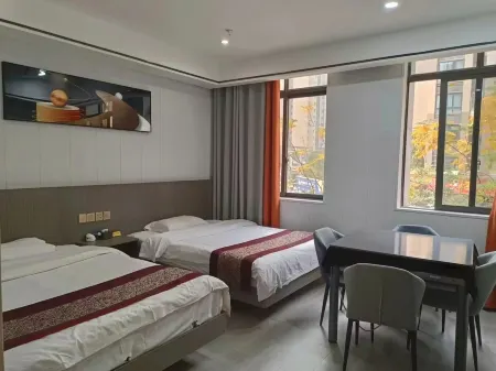 Fengdu Huangyue Hotel Отели рядом с достопримечательностью «Fengdu Hongsheng Culture Plaza»