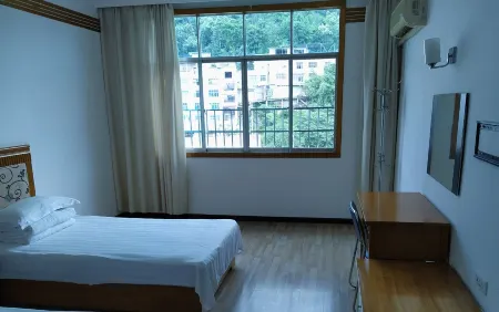 Pingtang Hongtai Hotel Отели рядом с достопримечательностью «Pingtang Station No.2 Departure Yard»