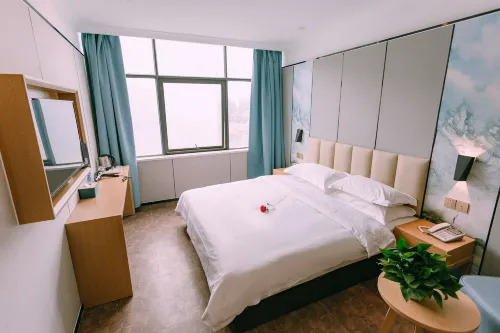 Qingmu Hotel (Ma'anshan Yushan West Road Huarun Suguo)