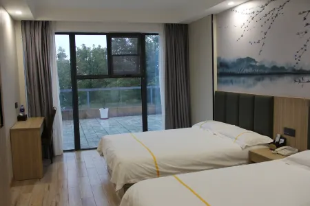 Holiday Inn Huanhu (Nanjing Railway Station Xuanwuhu Branch) Отели рядом с достопримечательностью «Xuanwu Lake Scenic Area»