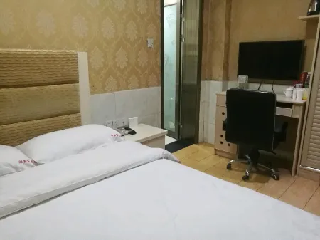 JiaYangHoHel Отели рядом с достопримечательностью «Hunan Vocational College of Science and Technology (Muyun Campus)»