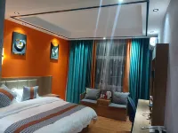 Ninglang Fenghuaxueyue Hotel