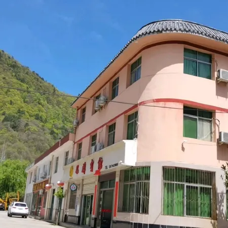 Ningshan Crown Fengxuan Hotel