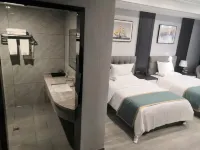 Qu Yuan Grand Hotel