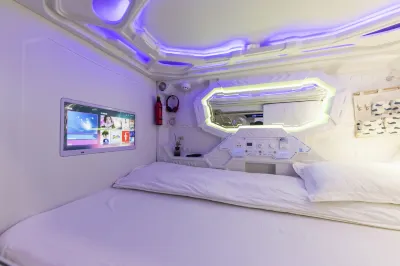 微之笑太空艙體驗館（鄭州高鐵東站店） 酒店