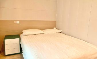 Yunhai Electric Sports Hotel (Yan'an West Road Subway Station)