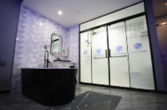 Qianshan Night E-sports Theme Hotel