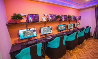 Suqian Seaside Wind E-sports Hotel (Baolong Plaza)