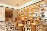 Qingmu Platinum Hotel (Danyang High-Speed Railway Station Wuyue Plaza)