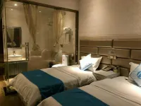 Holiday Inn Ping Royland Hotel dekat Ten Thousand Mu of Lotus Garden