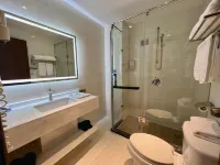 Jinye Jingsheng Hotel (Leshan High-speed Railway Station Jiaxing Road Food Street) - 3-Star