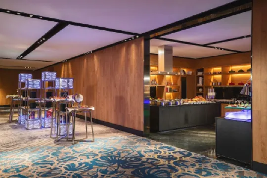 Renaissance northeast hotel Отели рядом с достопримечательностью «Zhongdu Square»