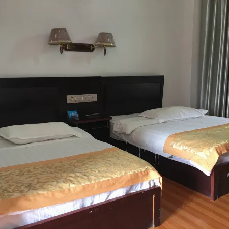 Thumb Hotel, Luchuan
