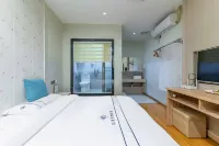 Yunlai Hotel (Xinfeng Xihe North Road)