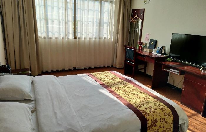 Yinhe Holiday Hotel