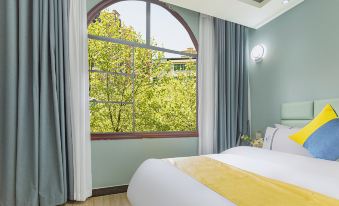 Qingzhen Platinum Hotel (Yunling Middle Road Branch)