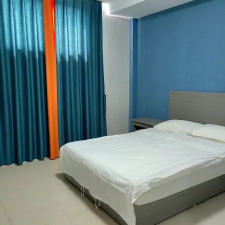 Huaxian Guangyuan Hotel