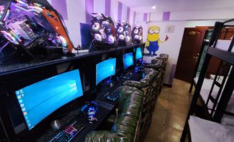Flying E-sports Hotel (Golden Rock Beach )