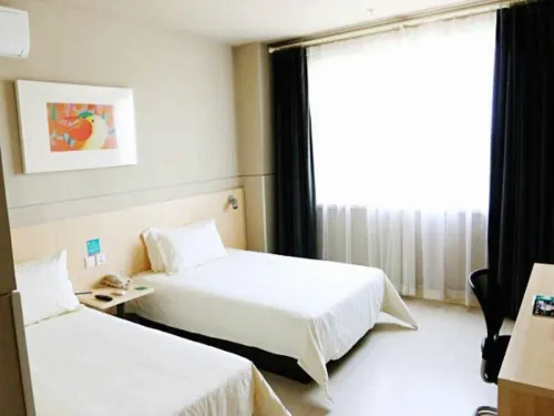 Jincheng Hotel (Bazhou Shengfang Town)
