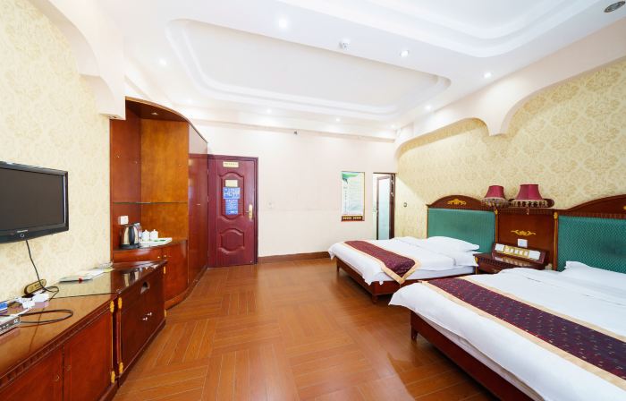 Lingchun Hotel