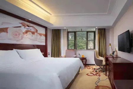 Vienna Hotel (Fengshan) Отели в г. Феншань