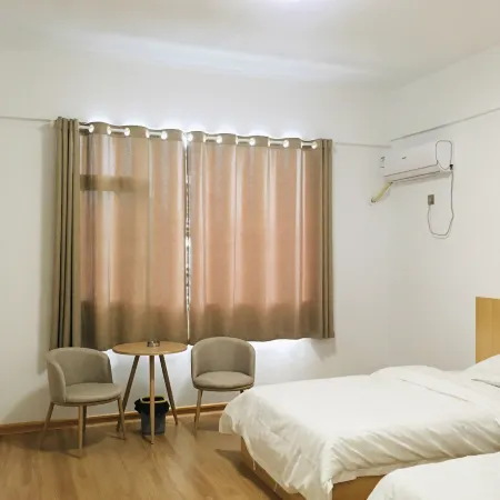 Jishou Huatu Homestay (Jishou University South Gate)