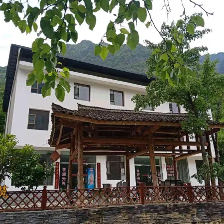 Qingchuan Yijia Xiaozhu Village Hotel
