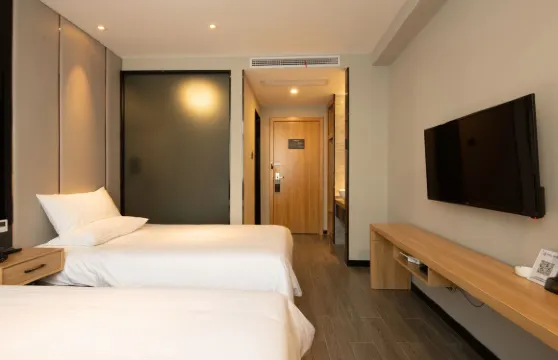 弗思特逸住酒店（馬鞍山金鷹購物中心湖南路店）