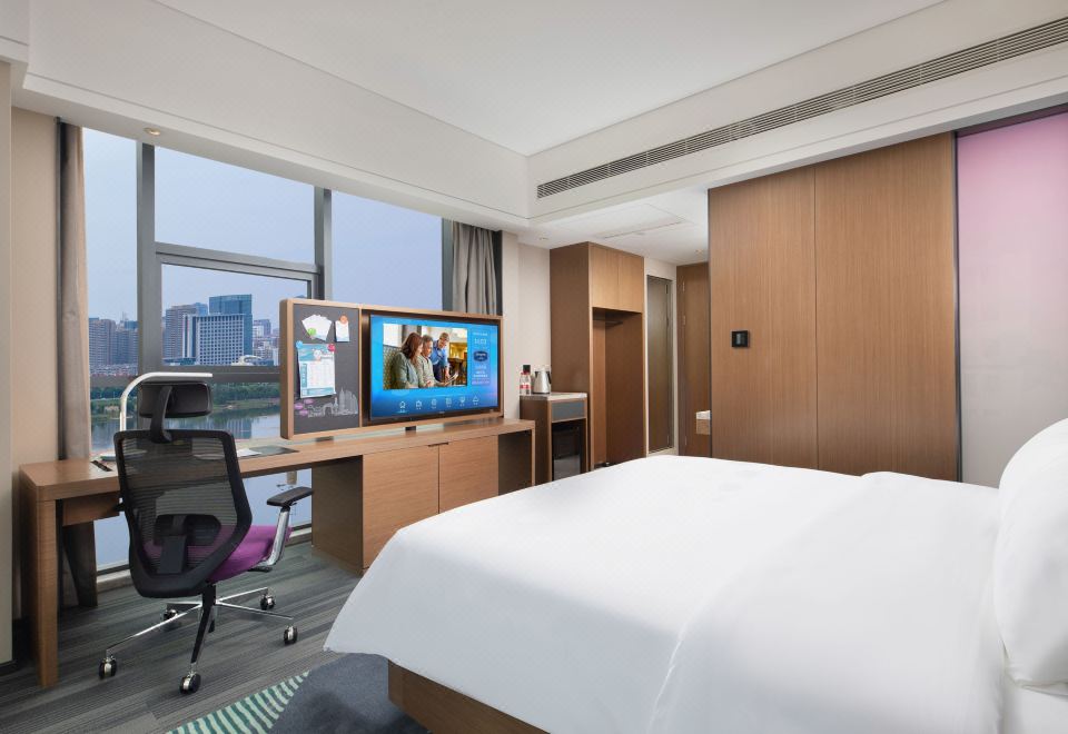 3. 햄튼 바이 힐튼..