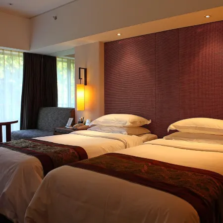 Baiyun Lakeside Hotel (Nanhu Tourism Center)