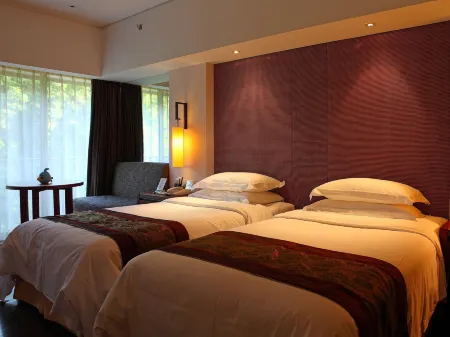 Baiyun Lakeside Hotel (Nanhu Tourism Center)