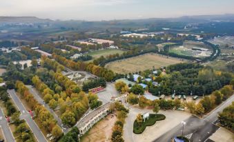 Zhengzhou Huanghe Valley Hot Spring Hotel (Fengle Farm)