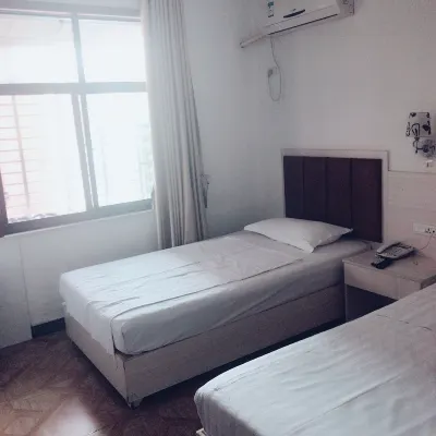 Yiwu Bridge Hotel Hotels near Luyu Square