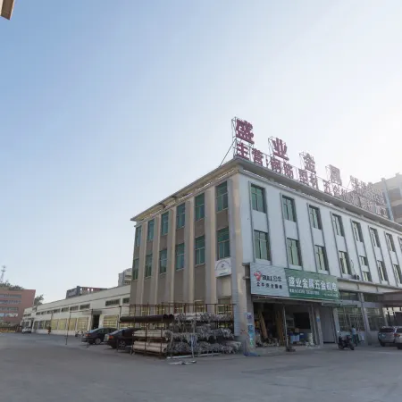 Yi Jia Hotel Отели рядом с достопримечательностью «Жухайский конный корт»
