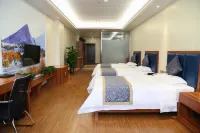 Grassland Red Theme Hotel Hotels near Chayouhouqi Langlang Mountain Barbecue Camping Base