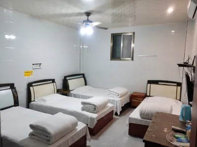 Chongqing Xunqin Hotel Hotels near Guomin Zhengfu Shenjibu Site