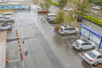 陌上輕宿酒店（欒川老君山鳳凰天街店） - 停車場