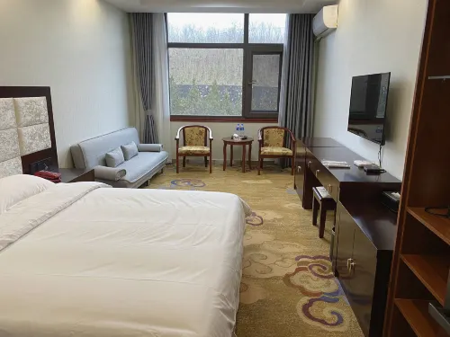 Shiquan Yihe Business Hotel - Mountain view