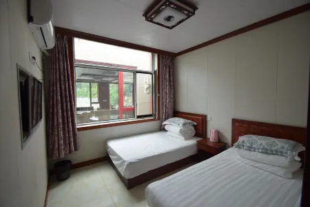 Luanping Navy farm yard