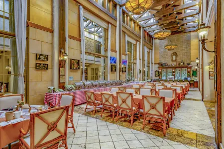 RGHCM Garden Resorts Отели рядом с достопримечательностью «Rose Garden»