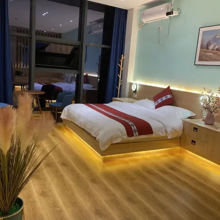 Silin Homestay (Leshan High-speed Railway Shihao Plaza)