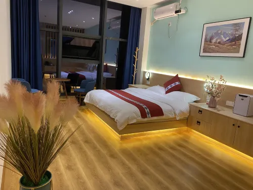 Silin Homestay (Leshan High-speed Railway Shihao Plaza)