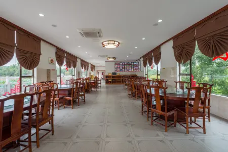 Nanchang Yueyou Wensheng Garden Hotel (Changbei Airport Branch) Отели рядом с достопримечательностью «Nanchang Institute of Technology»