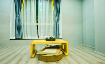 Qiongyu 24-hour Theme Hotel