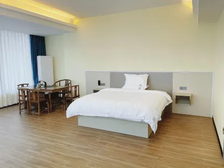 Luoding Lakeside Residence Отели в г. Луодин