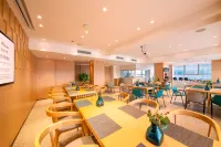 Nanchong Rezen Yashe Hotel (Wanda Plaza)