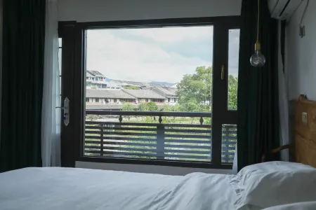 Qieshan homestay Отели рядом с достопримечательностью «Hong13 Junjunbu Former Site»