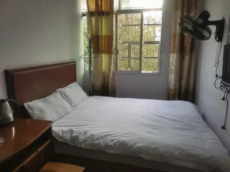 Xiangyun Business Hotel Отели рядом с достопримечательностью «Red Army Slogan Museum»