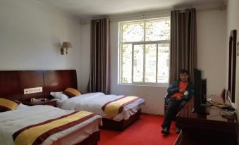 Deqin County Veterans Business Hotel