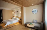 Wee light luxury hotel